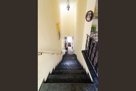 Casa à venda com 185m², 4 quartos e 3 vagasEscadas