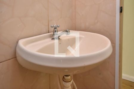 Banheiro de kitnet/studio para alugar com 1 quarto, 28m² em Bela Vista, São Paulo