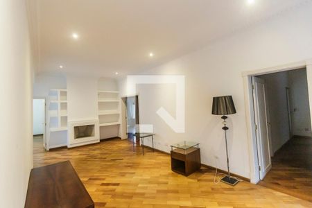 Casa de condomínio à venda com 516m², 5 quartos e 7 vagas Casa de condomínio à venda com 516m², 5 quartos e 7 vagasSala