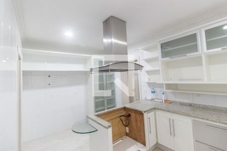 Casa de condomínio à venda com 516m², 5 quartos e 7 vagas Casa de condomínio à venda com 516m², 5 quartos e 7 vagasCozinha