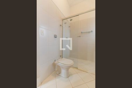 Casa de condomínio à venda com 516m², 5 quartos e 7 vagas Casa de condomínio à venda com 516m², 5 quartos e 7 vagasBanheiro da Suíte 1