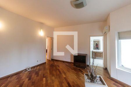 Casa de condomínio à venda com 516m², 5 quartos e 7 vagas Casa de condomínio à venda com 516m², 5 quartos e 7 vagasSuíte master