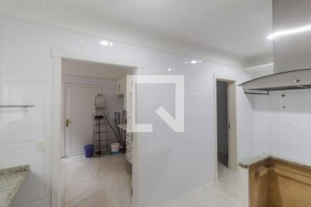 Casa de condomínio à venda com 516m², 5 quartos e 7 vagas Casa de condomínio à venda com 516m², 5 quartos e 7 vagasCozinha