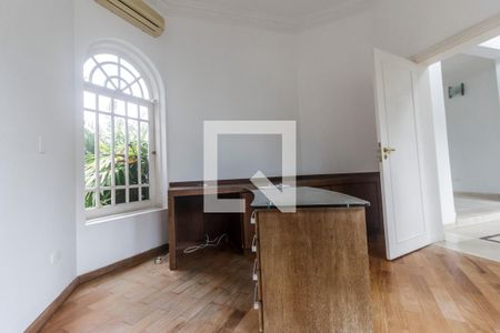 Casa de condomínio à venda com 516m², 5 quartos e 7 vagas Casa de condomínio à venda com 516m², 5 quartos e 7 vagasEscritório