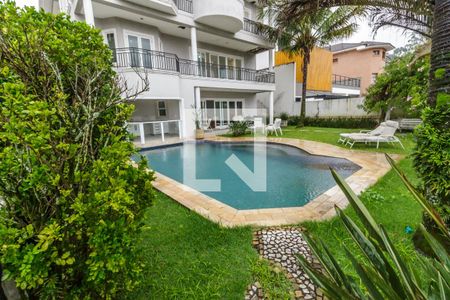 Casa de condomínio à venda com 516m², 5 quartos e 7 vagas Casa de condomínio à venda com 516m², 5 quartos e 7 vagasPiscina