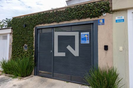 Casa para alugar com 150m², 3 quartos e 1 vaga Casa para alugar com 150m², 3 quartos e 1 vagaFachada