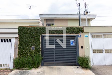 Casa para alugar com 150m², 3 quartos e 1 vaga Casa para alugar com 150m², 3 quartos e 1 vagaFachada