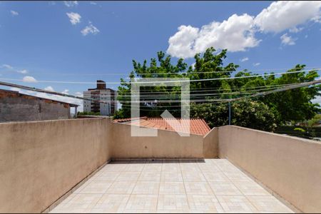 Casa à venda com 300m², 5 quartos e 2 vagas Casa à venda com 300m², 5 quartos e 2 vagasVaranda