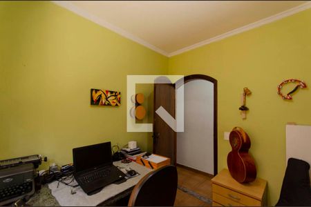 Casa à venda com 300m², 5 quartos e 2 vagas Casa à venda com 300m², 5 quartos e 2 vagasEscritório