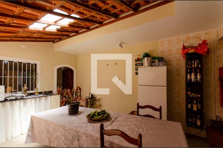 Casa à venda com 300m², 5 quartos e 2 vagas Casa à venda com 300m², 5 quartos e 2 vagasQuintal