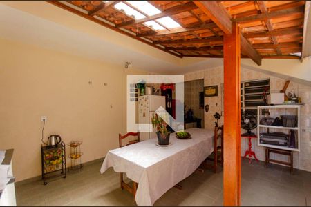 Casa à venda com 300m², 5 quartos e 2 vagas Casa à venda com 300m², 5 quartos e 2 vagasQuintal