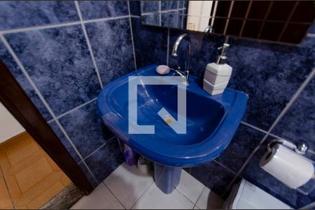 Casa à venda com 300m², 5 quartos e 2 vagas Casa à venda com 300m², 5 quartos e 2 vagasBanheiro