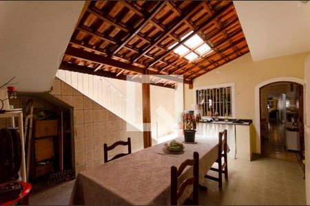 Casa à venda com 300m², 5 quartos e 2 vagas Casa à venda com 300m², 5 quartos e 2 vagasQuintal