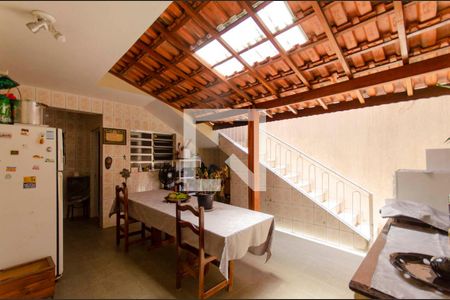 Casa à venda com 300m², 5 quartos e 2 vagas Casa à venda com 300m², 5 quartos e 2 vagasQuintal