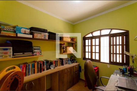 Casa à venda com 300m², 5 quartos e 2 vagas Casa à venda com 300m², 5 quartos e 2 vagasEscritório