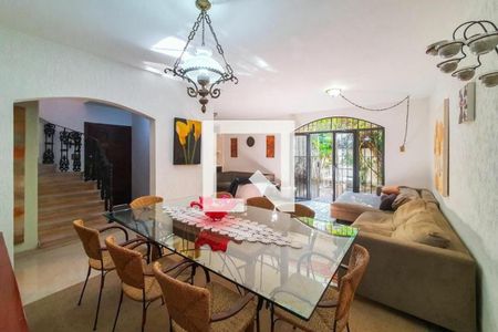 Casa à venda com 300m², 3 quartos e 2 vagas