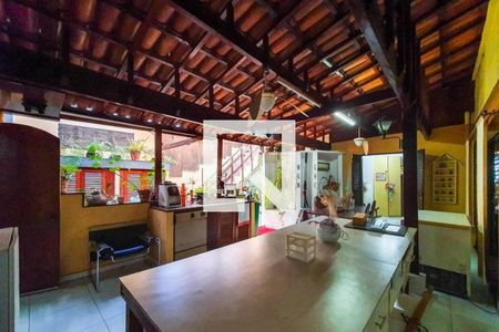 Casa à venda com 300m², 3 quartos e 2 vagas
