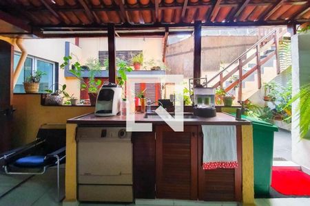 Casa à venda com 300m², 3 quartos e 2 vagas