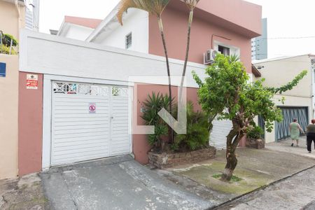 Casa para alugar com 250m², 5 quartos e 4 vagas Casa para alugar com 250m², 5 quartos e 4 vagasFachada