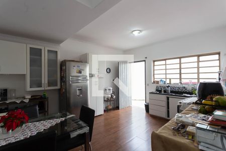 Casa para alugar com 250m², 5 quartos e 4 vagas Casa para alugar com 250m², 5 quartos e 4 vagasCozinha