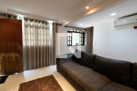 Sala de casa para alugar com 3 quartos, 200m² em Jardim Ester, São Paulo