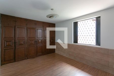 Casa à venda com 278m², 5 quartos e 4 vagasQuarto 1 - Suíte