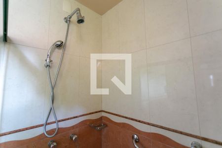 Casa à venda com 278m², 5 quartos e 4 vagasBanheiro da Suíte 1