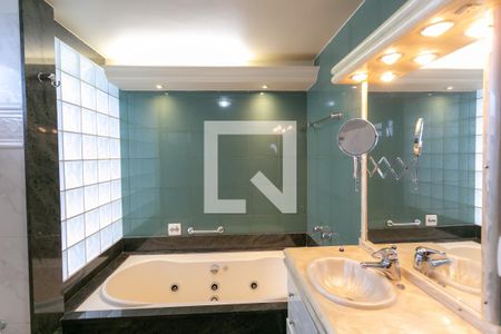 Casa à venda com 278m², 5 quartos e 4 vagasBanheiro da Suíte 2