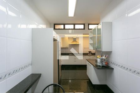 Casa à venda com 278m², 5 quartos e 4 vagasCozinha