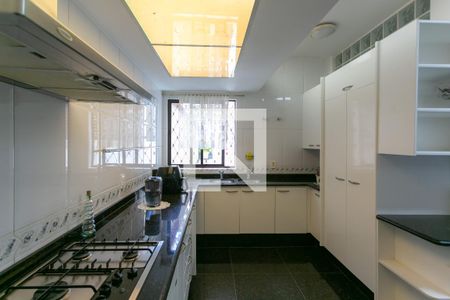 Casa à venda com 278m², 5 quartos e 4 vagasCozinha