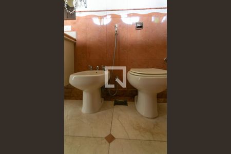 Casa à venda com 278m², 5 quartos e 4 vagasBanheiro da Suíte 1