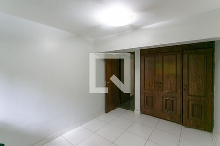 Casa à venda com 278m², 5 quartos e 4 vagasQuarto 5 - Suíte