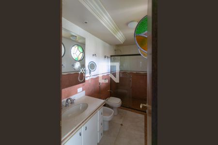 Casa à venda com 278m², 5 quartos e 4 vagasBanheiro da Suíte 1