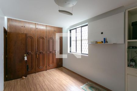 Casa à venda com 278m², 5 quartos e 4 vagasQuarto 4 - Suíte