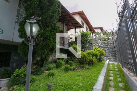 Casa à venda com 278m², 5 quartos e 4 vagasJardim