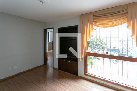 Casa à venda com 278m², 5 quartos e 4 vagasSala