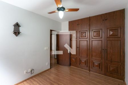 Casa à venda com 278m², 5 quartos e 4 vagasQuarto 2