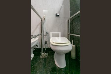 Casa à venda com 278m², 5 quartos e 4 vagasBanheiro