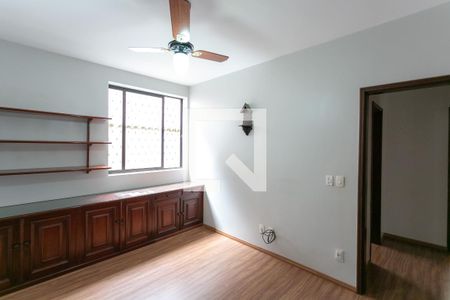 Casa à venda com 278m², 5 quartos e 4 vagasQuarto 2