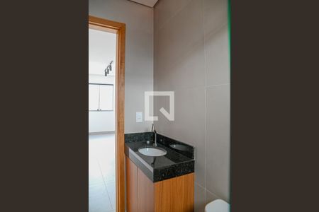 Banheiro de kitnet/studio para alugar com 1 quarto, 28m² em Vila Moinho Velho, São Paulo