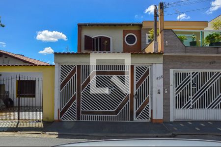 Casa à venda com 130m², 3 quartos e 2 vagasFachada