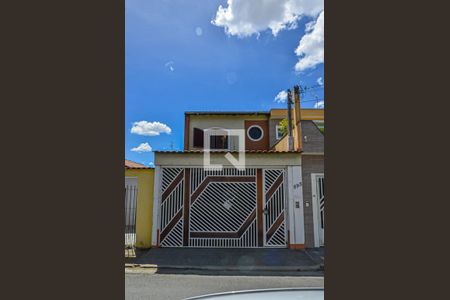 Casa à venda com 130m², 3 quartos e 2 vagasFachada