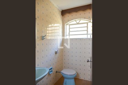 Casa à venda com 130m², 3 quartos e 2 vagasBanheiro