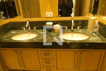 Apartamento à venda com 164m², 3 quartos e 2 vagasSuíte banheiro 