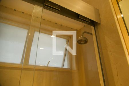 Apartamento à venda com 164m², 3 quartos e 2 vagasSuíte banheiro 