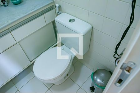 banheiro de apartamento para alugar com 2 quartos, 56m² em Taquara, Rio de Janeiro