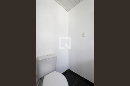Banheiro de kitnet/studio à venda com 1 quarto, 32m² em Passo D’areia, Porto Alegre