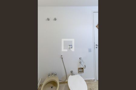 Banheiro do Quarto 1 de apartamento para alugar com 2 quartos, 85m² em Itaim Bibi, São Paulo