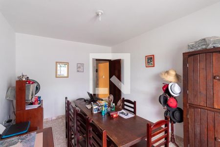 Casa à venda com 303m², 3 quartos e 8 vagasEscritório