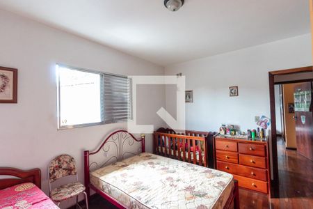 Casa à venda com 303m², 3 quartos e 8 vagasQuarto 2